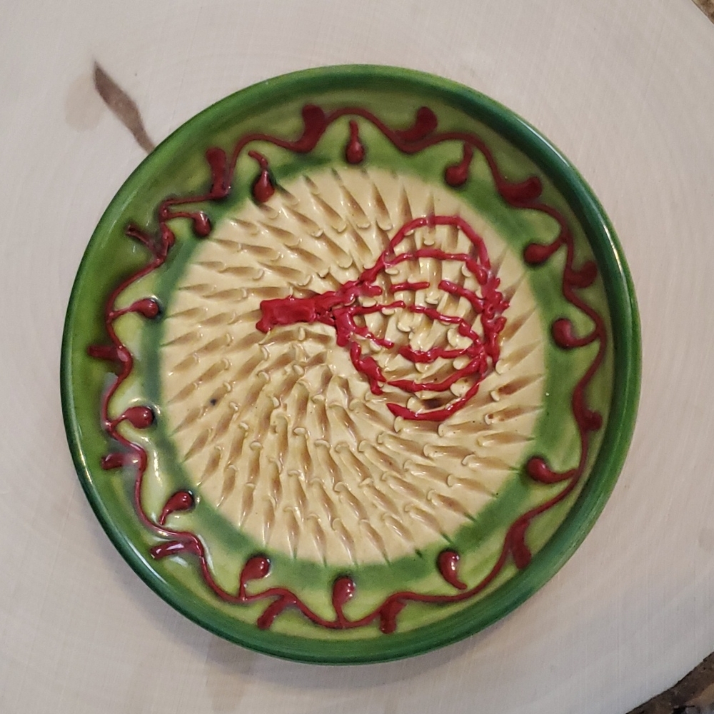Green & Red Garlic Dish Made in Spain